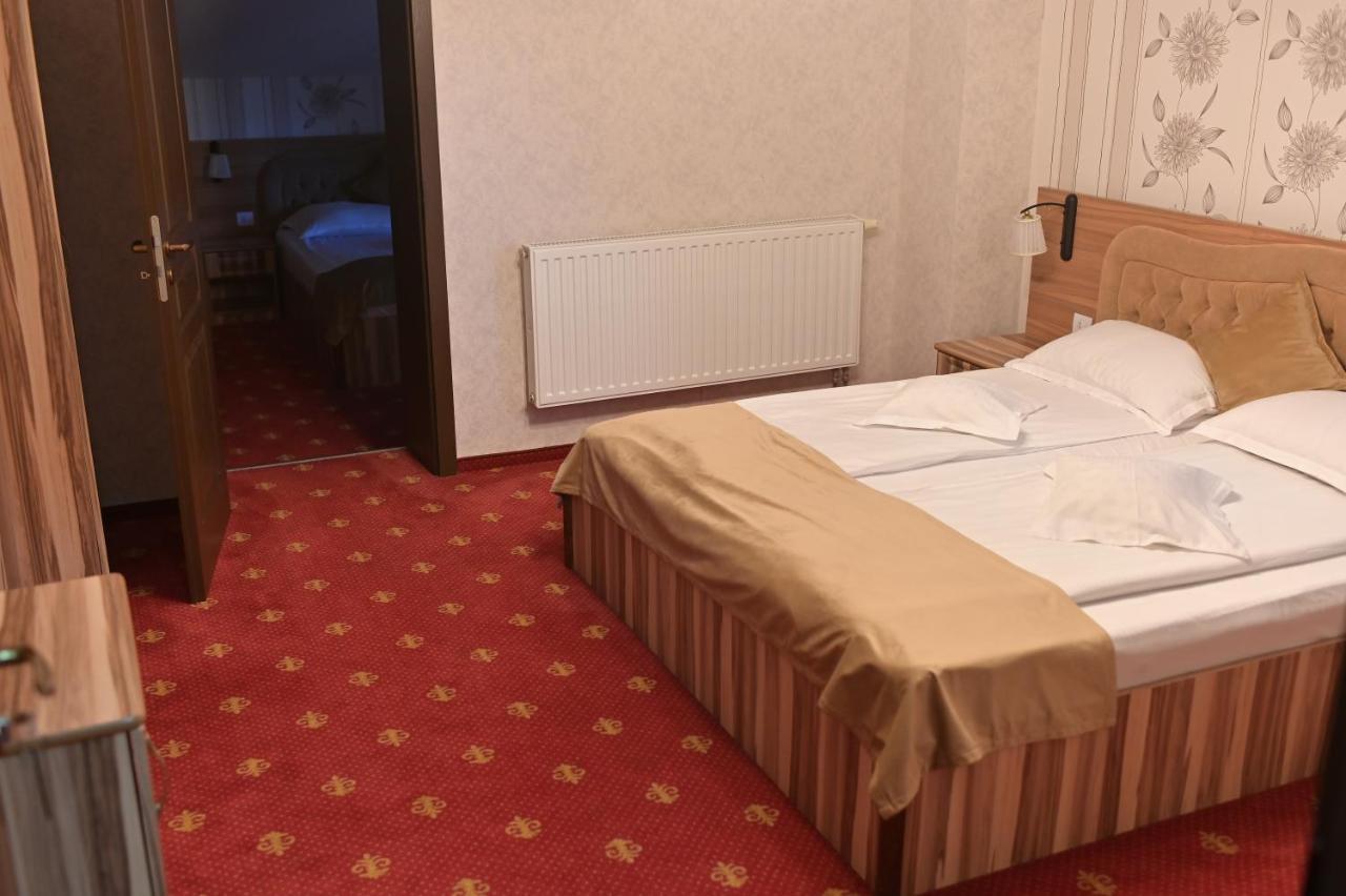 Pensiunea Ayana Petroşani Exteriör bild